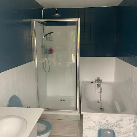 Spacious House In - 2 Bedrooms Apartment
