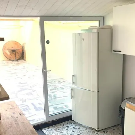 Spacious House In - 2 Bedrooms Apartment *