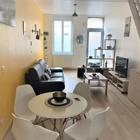 Apartment Spacious House In - 2 Bedrooms